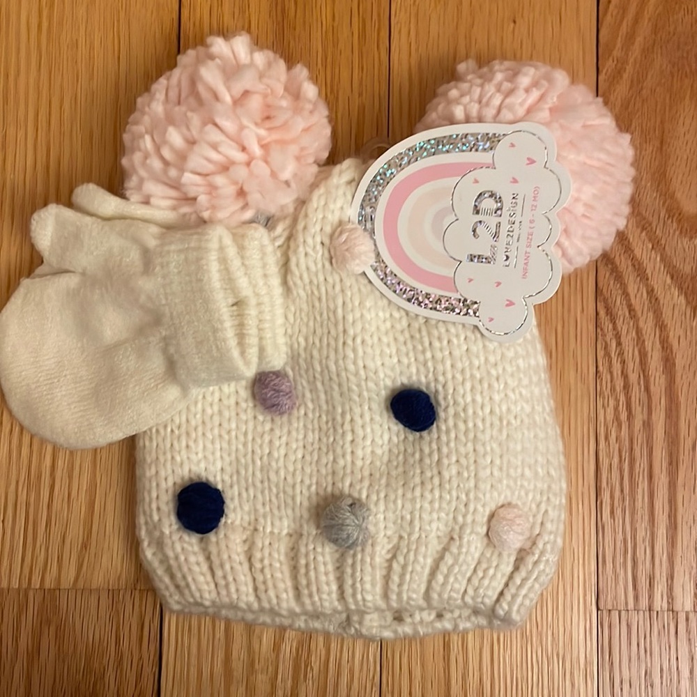 Baby girl hat and mittens